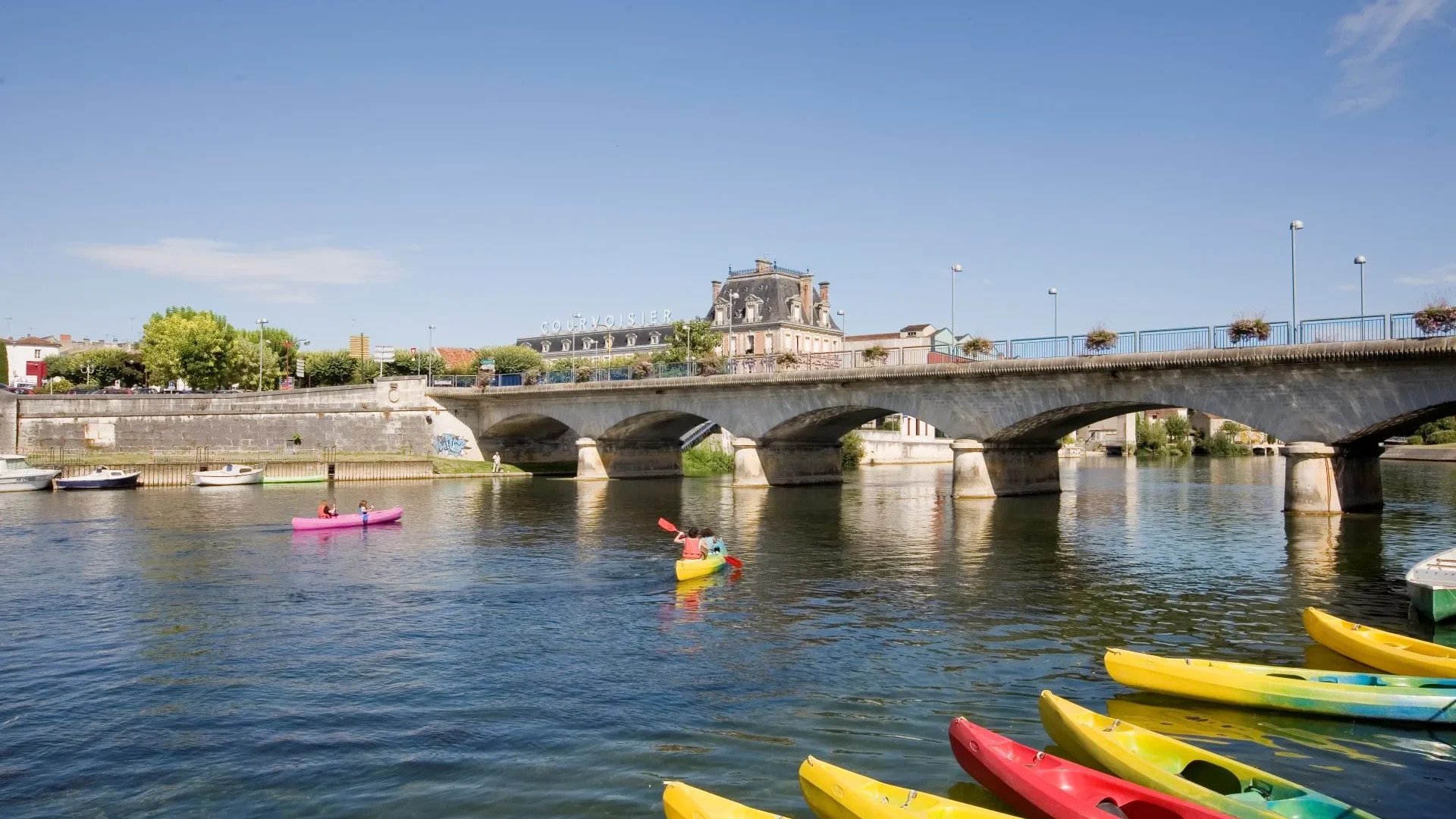 Jarnac and the Charente quaysides - Cognac Tourism